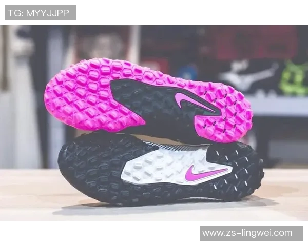 足球球星专属战靴设计解析：时尚与性能的完美融合与创新突破